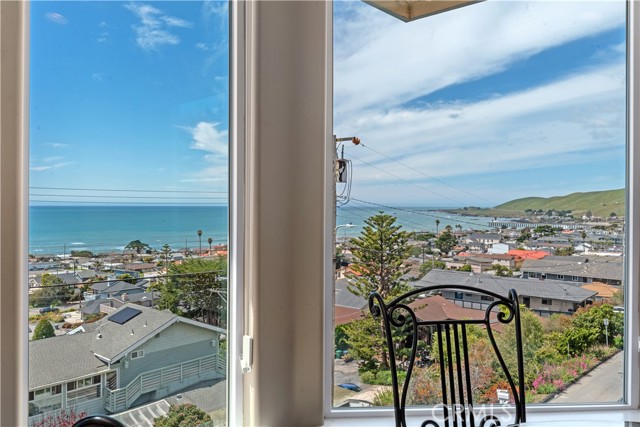 Detail Gallery Image 15 of 67 For 871 Park Ave, Cayucos,  CA 93430 - 4 Beds | 3/1 Baths
