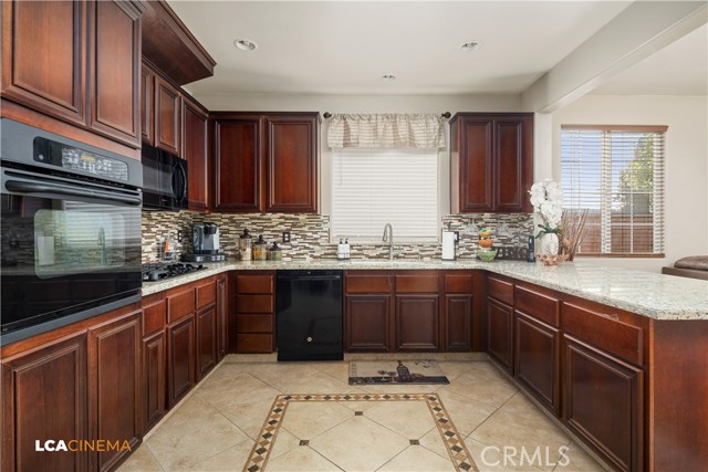 Detail Gallery Image 13 of 32 For 10607 Topiary Dr, Bakersfield,  CA 93306 - 4 Beds | 2 Baths