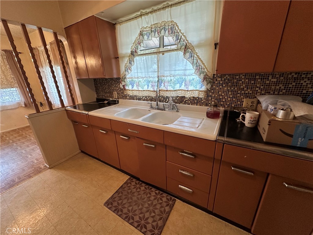 https://media.crmls.org/medias/8925b2cb-1931-4e30-98a6-1d4b4efea57c.jpg?preset=X-Large