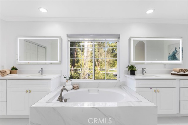 Detail Gallery Image 13 of 31 For 98 Winslow, Irvine,  CA 92620 - 4 Beds | 3/1 Baths