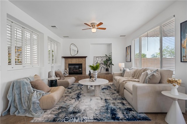 1512 E Nocta Privado, Ontario CA: https://media.crmls.org/medias/892656cd-e270-496d-8b07-fc6bcf20fe8f.jpg