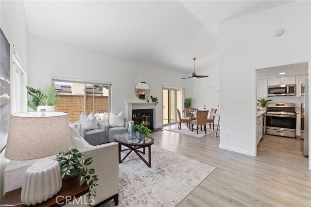 1024 Ardmore Circle, Redlands CA: https://media.crmls.org/medias/8927cf5c-6c2a-41b6-bc82-ca597f56b7ff.jpg