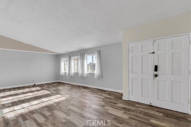 Detail Gallery Image 2 of 20 For 13806 Red Hill, Victorville,  CA 92395 - 4 Beds | 2 Baths