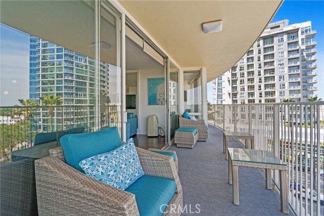 700 E Ocean Boulevard, Long Beach CA: https://media.crmls.org/medias/8929d931-de2d-4e4d-b28e-01dad4de9330.jpg