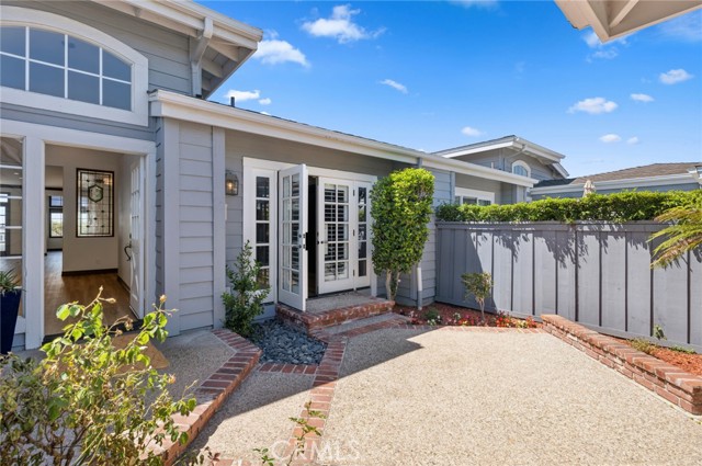 3611 Daffodil Avenue, Corona del Mar CA: https://media.crmls.org/medias/892b893b-dc5d-4ecd-8253-6bc401b2e448.jpg