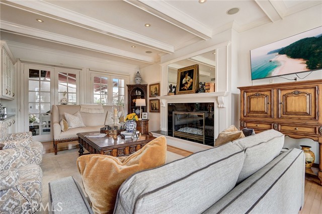 Detail Gallery Image 8 of 70 For 2025 E Balboa, Newport Beach,  CA 92661 - 4 Beds | 4 Baths