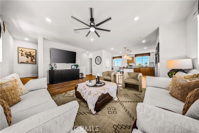 Detail Gallery Image 6 of 25 For 586 via Chelsea, Camarillo,  CA 93012 - 3 Beds | 2/1 Baths
