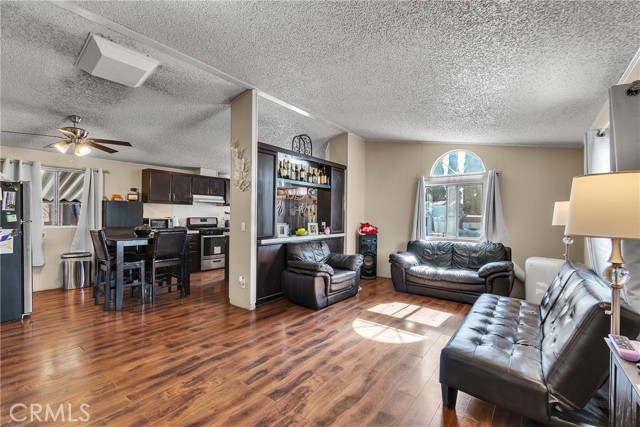 Detail Gallery Image 2 of 20 For 3825 Crestmore #480,  Jurupa Valley,  CA 92509 - 3 Beds | 2 Baths