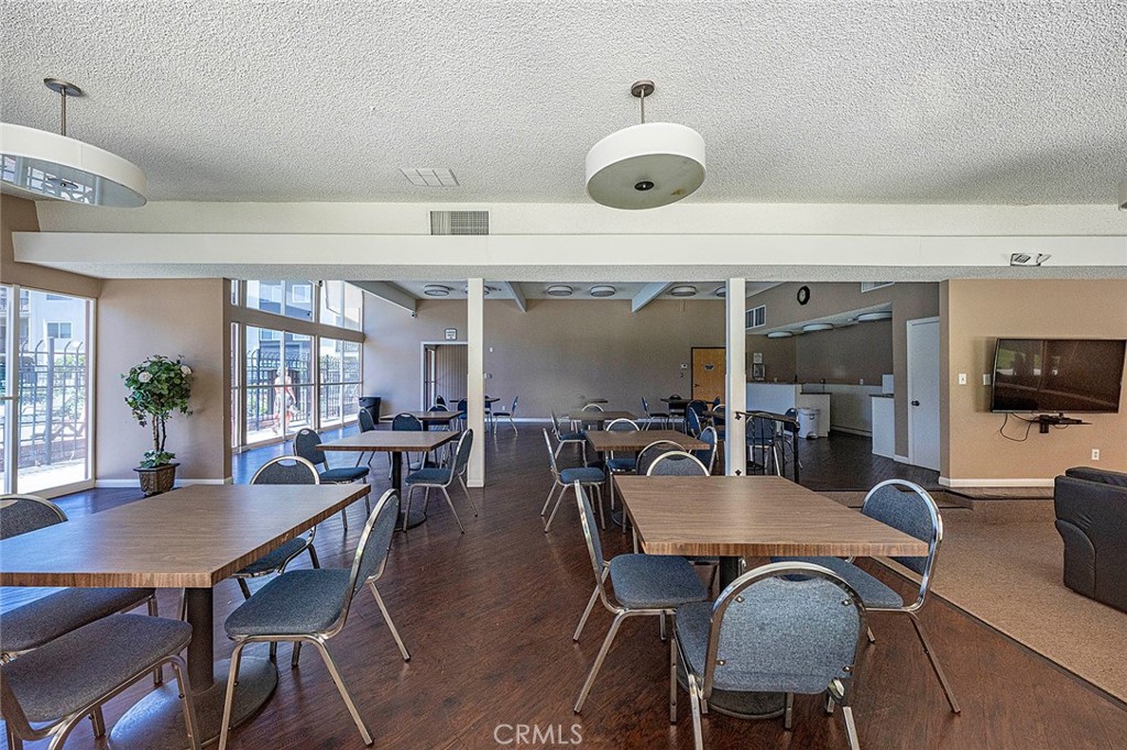 https://media.crmls.org/medias/892c9bfc-0335-4da7-95fd-793f37e78746.jpg?preset=X-Large