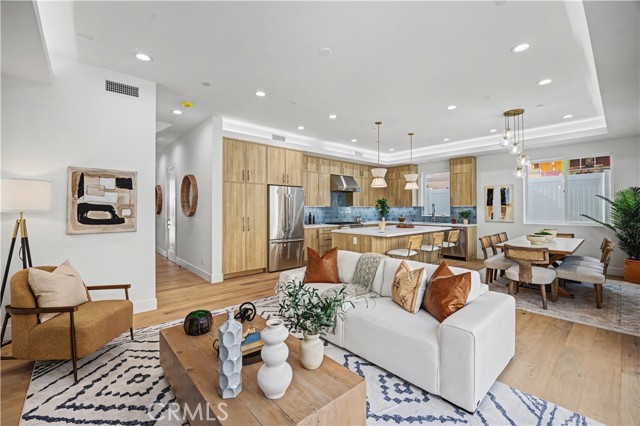 Detail Gallery Image 4 of 43 For 2203 Marshalfield #B,  Redondo Beach,  CA 90278 - 4 Beds | 3/1 Baths