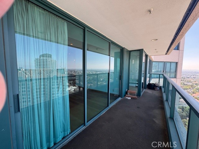 10490 Wilshire Boulevard, Los Angeles CA: https://media.crmls.org/medias/892d8785-5371-4804-aa3a-95f68a607e98.jpg