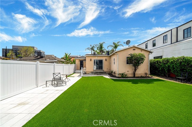 Detail Gallery Image 23 of 28 For 16707 Moorpark St, Encino,  CA 91436 - 3 Beds | 3 Baths