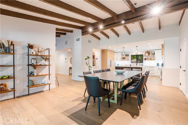 22410 Collins Street, Woodland Hills CA: https://media.crmls.org/medias/892eb846-1592-4c7d-81d5-05689aba4606.jpg