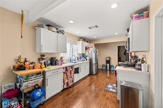 764 W Olive Street, San Bernardino CA: https://media.crmls.org/medias/892f012d-a76f-41cf-8643-9aec99924d8c.jpg