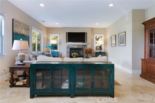 Detail Gallery Image 2 of 35 For 4731 Oceanridge Dr, Huntington Beach,  CA 92649 - 5 Beds | 6/1 Baths