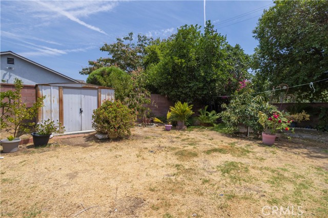 6402 Graves Avenue, Van Nuys CA: https://media.crmls.org/medias/892fad31-4c95-4f64-ba05-349754e92b35.jpg