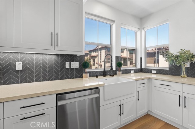 Detail Gallery Image 7 of 29 For 10319 Triple Crown Ln, Cypress,  CA 90720 - 4 Beds | 3/1 Baths