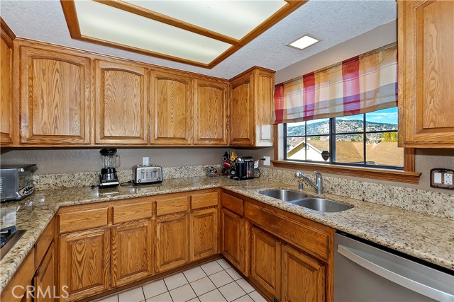 Detail Gallery Image 13 of 41 For 1242 Kayah Dr, Big Bear City,  CA 92314 - 3 Beds | 3/1 Baths