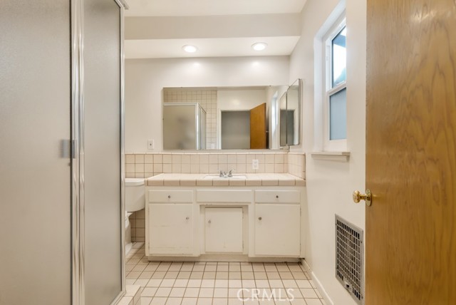 Image 19 of 35 For 9731 Rathburn