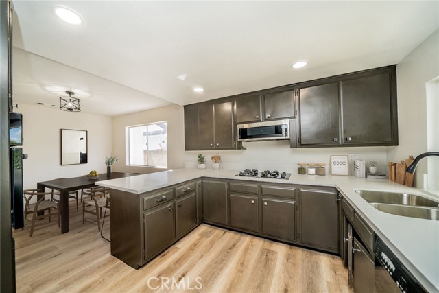 Detail Gallery Image 5 of 14 For 455 S Walnut St, Hemet,  CA 92543 - 2 Beds | 2 Baths