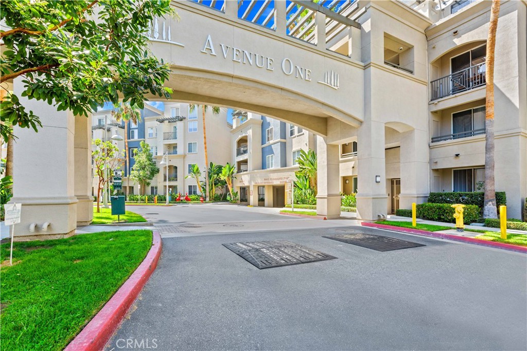 https://media.crmls.org/medias/89332bc8-f13a-4262-89a3-711ef63b1c7b.jpg?preset=X-Large