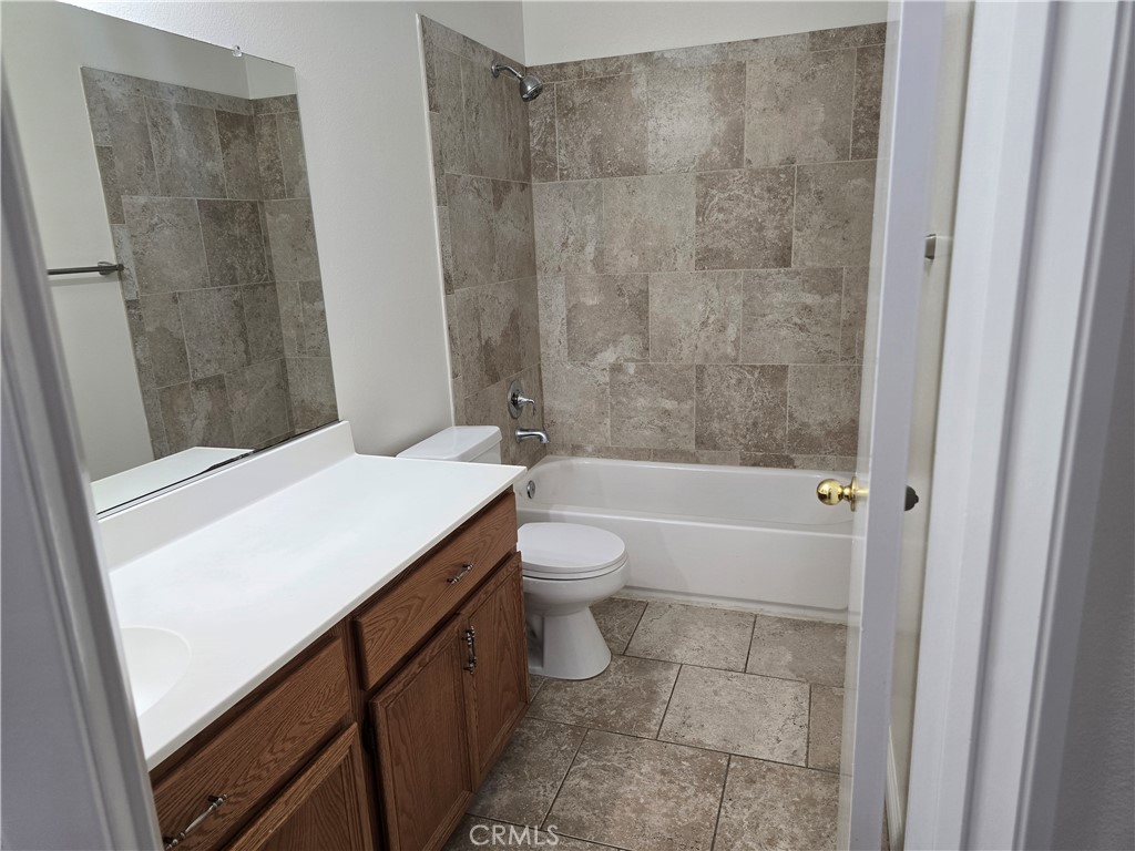 https://media.crmls.org/medias/893386ab-8e09-4dad-8d1e-e2d07e8a44d5.jpg?preset=X-Large