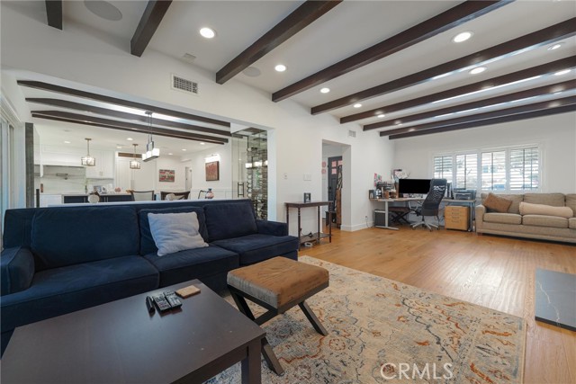 2528 N Orchard Drive, Burbank CA: https://media.crmls.org/medias/893394bd-ba39-4873-b134-2d41721def7f.jpg