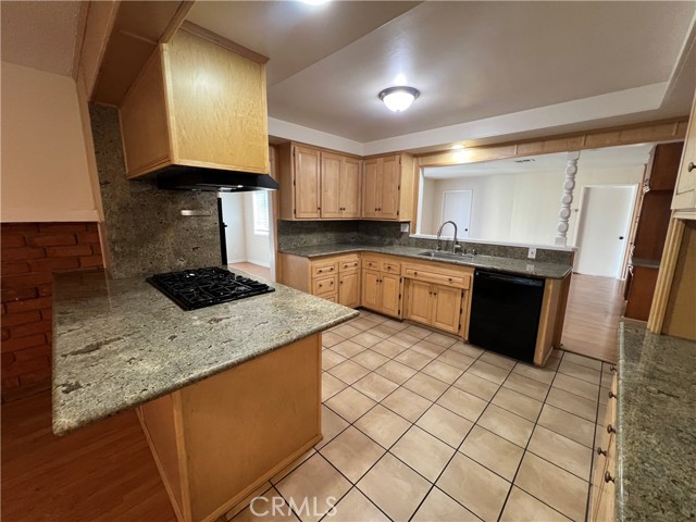 Detail Gallery Image 11 of 38 For 616 S Archer St, Anaheim,  CA 92804 - 5 Beds | 5/1 Baths