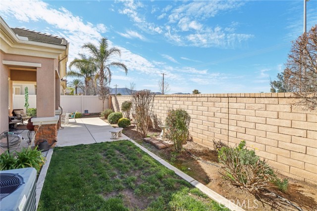 1665 Camino Sueno, Hemet CA: https://media.crmls.org/medias/89347525-47fd-48ac-a86e-683cbc5a6817.jpg