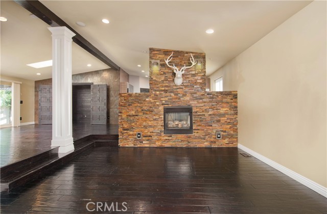 15455 Glenoaks Boulevard, 67 photo 5
