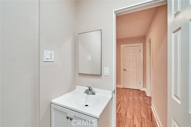 Detail Gallery Image 17 of 23 For 1329 W 37th Dr, Los Angeles,  CA 90007 - 4 Beds | 2 Baths