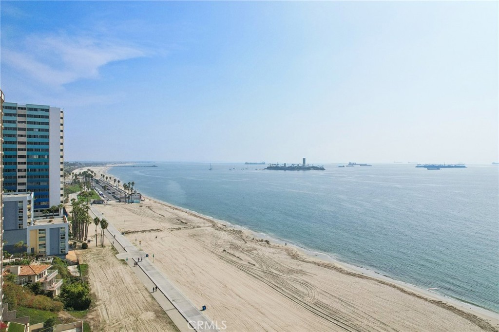 https://media.crmls.org/medias/8936252a-80f6-47b6-9927-984af809412a.jpg?preset=X-Large