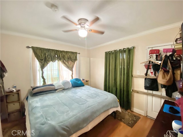 218 E 60th Street, Los Angeles CA: https://media.crmls.org/medias/893677f9-13b0-4e27-a073-8558c6122c74.jpg