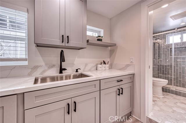 Detail Gallery Image 3 of 24 For 368 Oak #C,  Laguna Beach,  CA 92651 - 1 Beds | 1 Baths