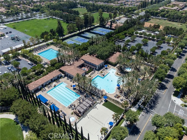 80 Great, Irvine CA: https://media.crmls.org/medias/8936e236-8718-4d14-865e-8d3f9d006c9c.jpg