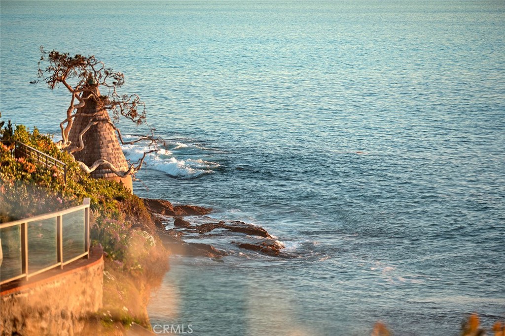 https://media.crmls.org/medias/89382c57-c36d-4c37-bdfa-1fe6db1d289c.jpg?preset=X-Large