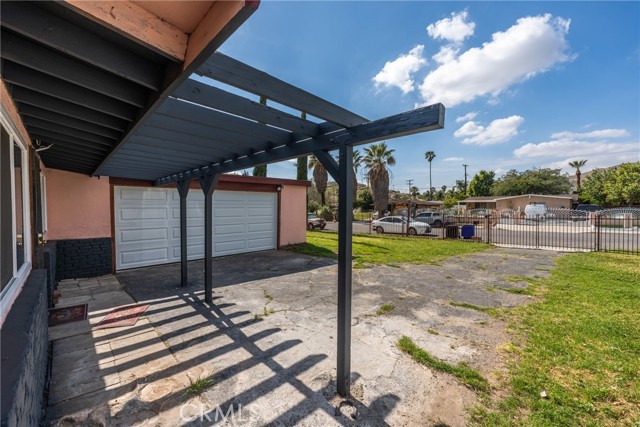 Detail Gallery Image 3 of 23 For 3250 Apple Ave, Jurupa Valley,  CA 92509 - 3 Beds | 2 Baths