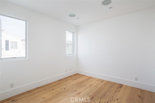 Detail Gallery Image 17 of 65 For 400 40th Street, Newport Beach,  CA 92663 - 7 Beds | 6/2 Baths