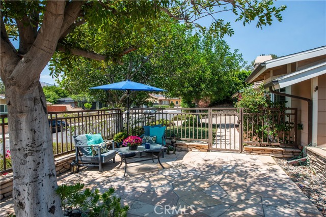 Detail Gallery Image 3 of 54 For 16426 Knollwood Dr, Granada Hills,  CA 91344 - 5 Beds | 4 Baths