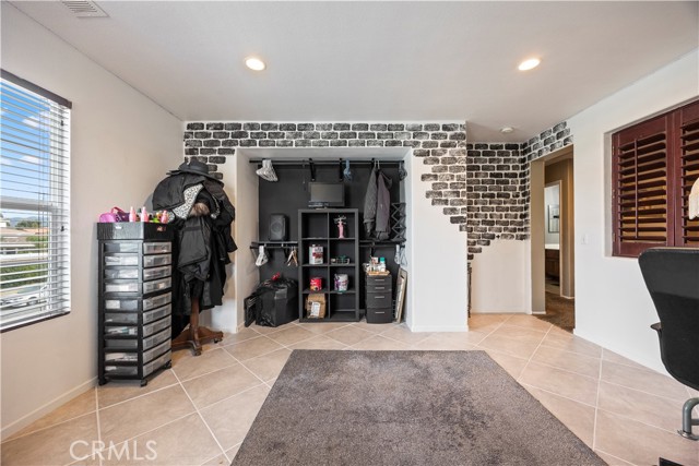 Detail Gallery Image 15 of 28 For 28675 Suffolk Downs, Moreno Valley,  CA 92555 - 6 Beds | 3/1 Baths