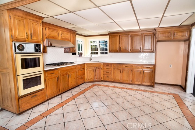 8320 Bardwell Ave. photo 6