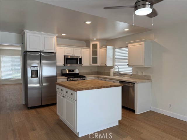 Detail Gallery Image 3 of 7 For 1117 Canterford Cir, Westlake Village,  CA 91361 - 2 Beds | 2 Baths