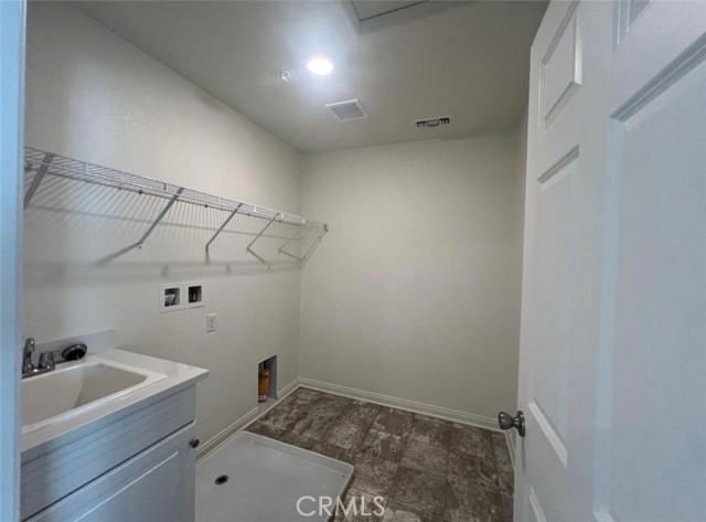 3990 E Catalina Street, Ontario CA: https://media.crmls.org/medias/893ce7da-ae6f-41db-9d8c-6da4739d3b9a.jpg