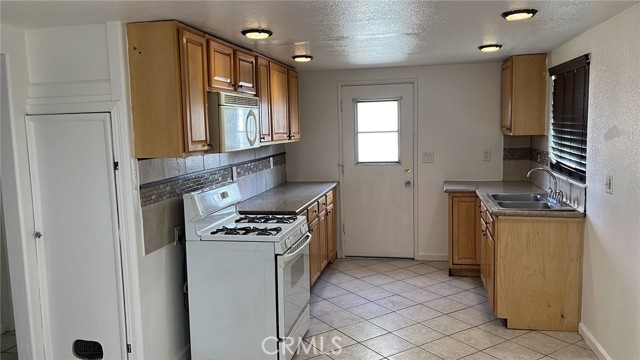 Detail Gallery Image 6 of 18 For 44437 11th St, Lancaster,  CA 93534 - 3 Beds | 1 Baths