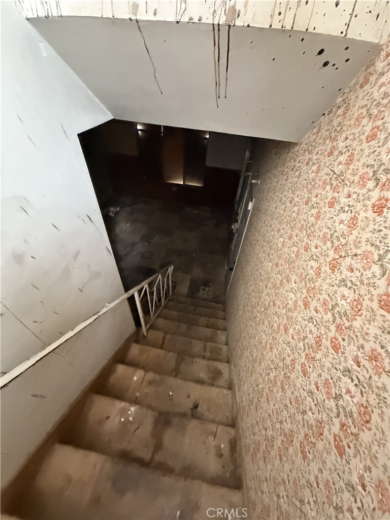 https://media.crmls.org/medias/893d2784-9613-4ebf-bd12-24b67decda24.jpg?preset=X-Large