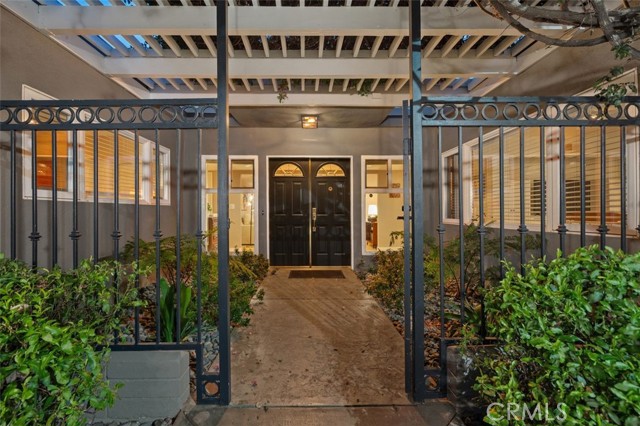 6207 Capistrano Avenue, Woodland Hills CA: https://media.crmls.org/medias/893d62dc-141e-40aa-9098-ed016b06d7de.jpg
