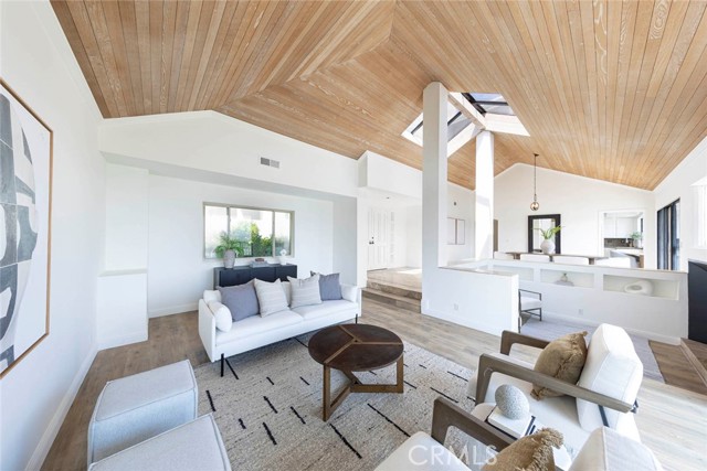 Detail Gallery Image 5 of 47 For 24 Coventry, Newport Beach,  CA 92660 - 2 Beds | 2 Baths