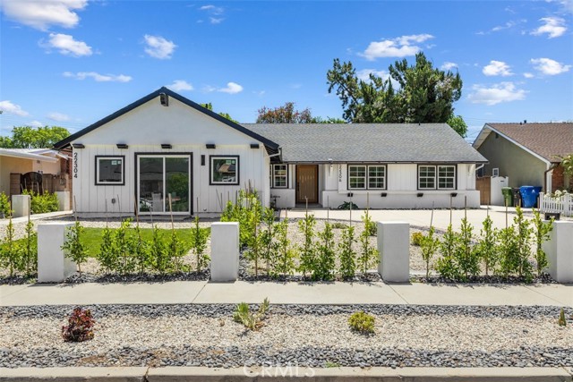 Detail Gallery Image 3 of 38 For 22306 Marlin Pl, Canoga Park,  CA 91303 - 4 Beds | 3 Baths