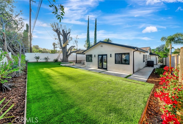 Detail Gallery Image 3 of 41 For 24250 Friar St, Woodland Hills,  CA 91367 - 4 Beds | 4 Baths