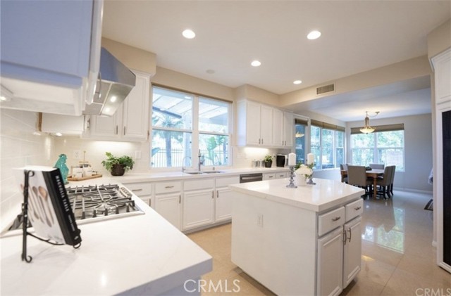 Detail Gallery Image 3 of 24 For 9 Willowglade, Trabuco Canyon,  CA 92679 - 5 Beds | 4 Baths